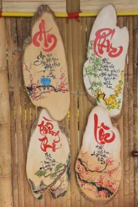 qua-tang-nghe-thuat-ong-do-viet-thu-cong-tren-go