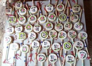 qua-luu-niem-ong-do-viet-tay