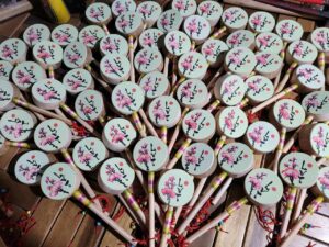 qua-luu-niem-ong-do-viet-tay