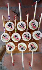 qua-luu-niem-ong-do-viet-tay