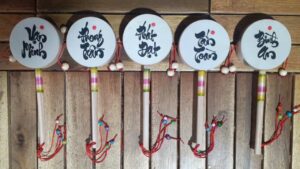 qua-luu-niem-ong-do-viet-tay