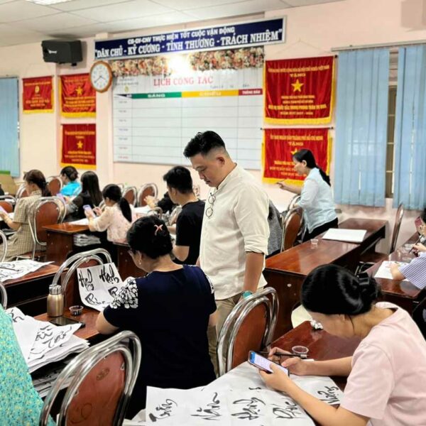 trai-nghiem-workshop-thu-phap-cho-nguoi-lon