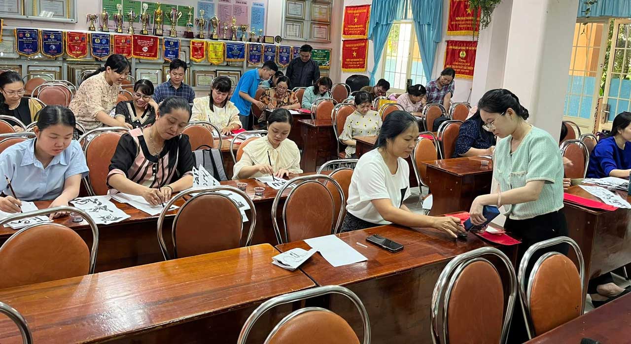 trai-nghiem-workshop-thu-phap-cho-nguoi-lon